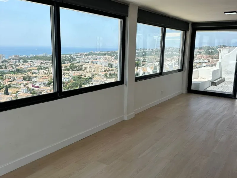 Apartment - Penthouse в продаже в Mijas, Málaga. В доме 3 спален и 2 ванных комнат. Площадь дома 115 м²
