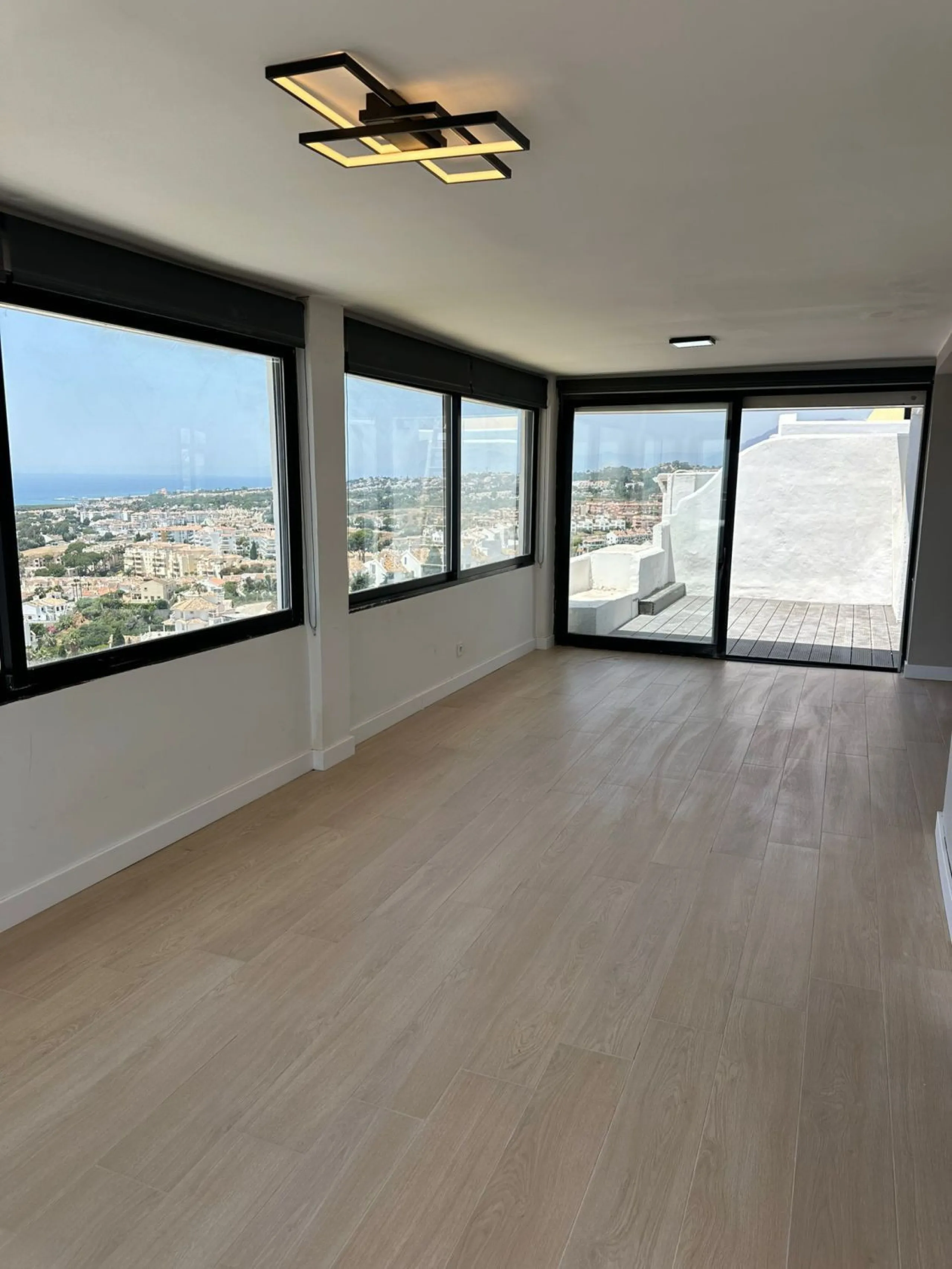 Apartment - Penthouse в продаже в Mijas, Málaga. В доме 3 спален и 2 ванных комнат. Площадь дома 115 м²