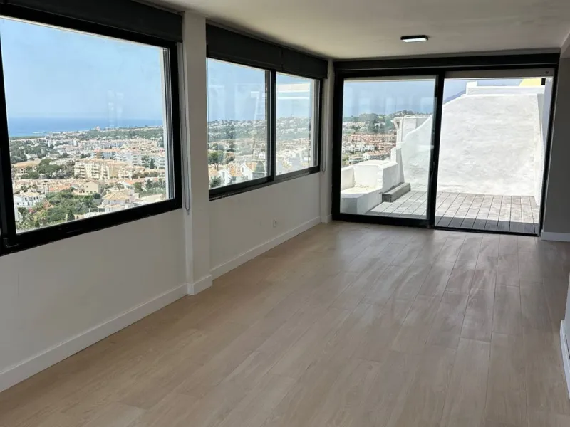 Apartment - Penthouse в продаже в Mijas, Málaga. В доме 3 спален и 2 ванных комнат. Площадь дома 115 м²