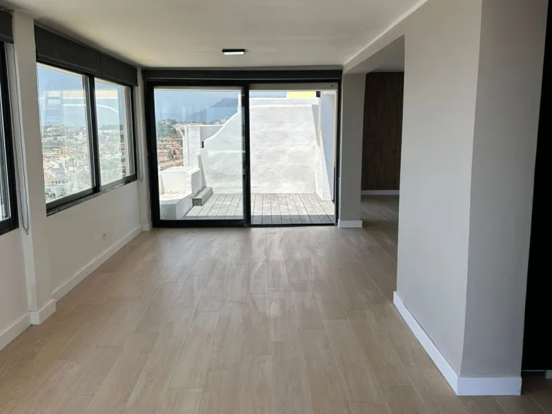 Apartment - Penthouse в продаже в Mijas, Málaga. В доме 3 спален и 2 ванных комнат. Площадь дома 115 м²