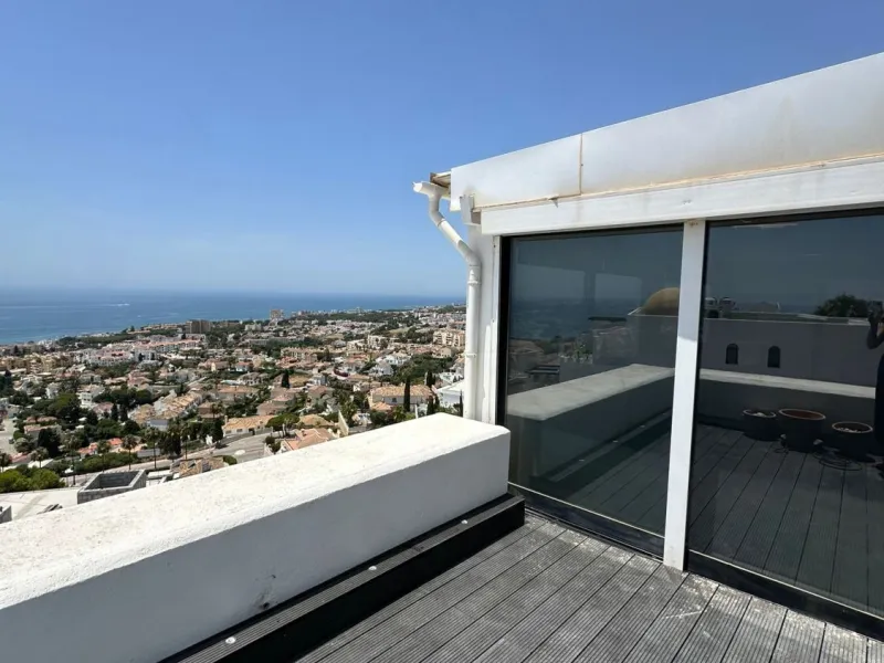 Apartment - Penthouse в продаже в Mijas, Málaga. В доме 3 спален и 2 ванных комнат. Площадь дома 115 м²