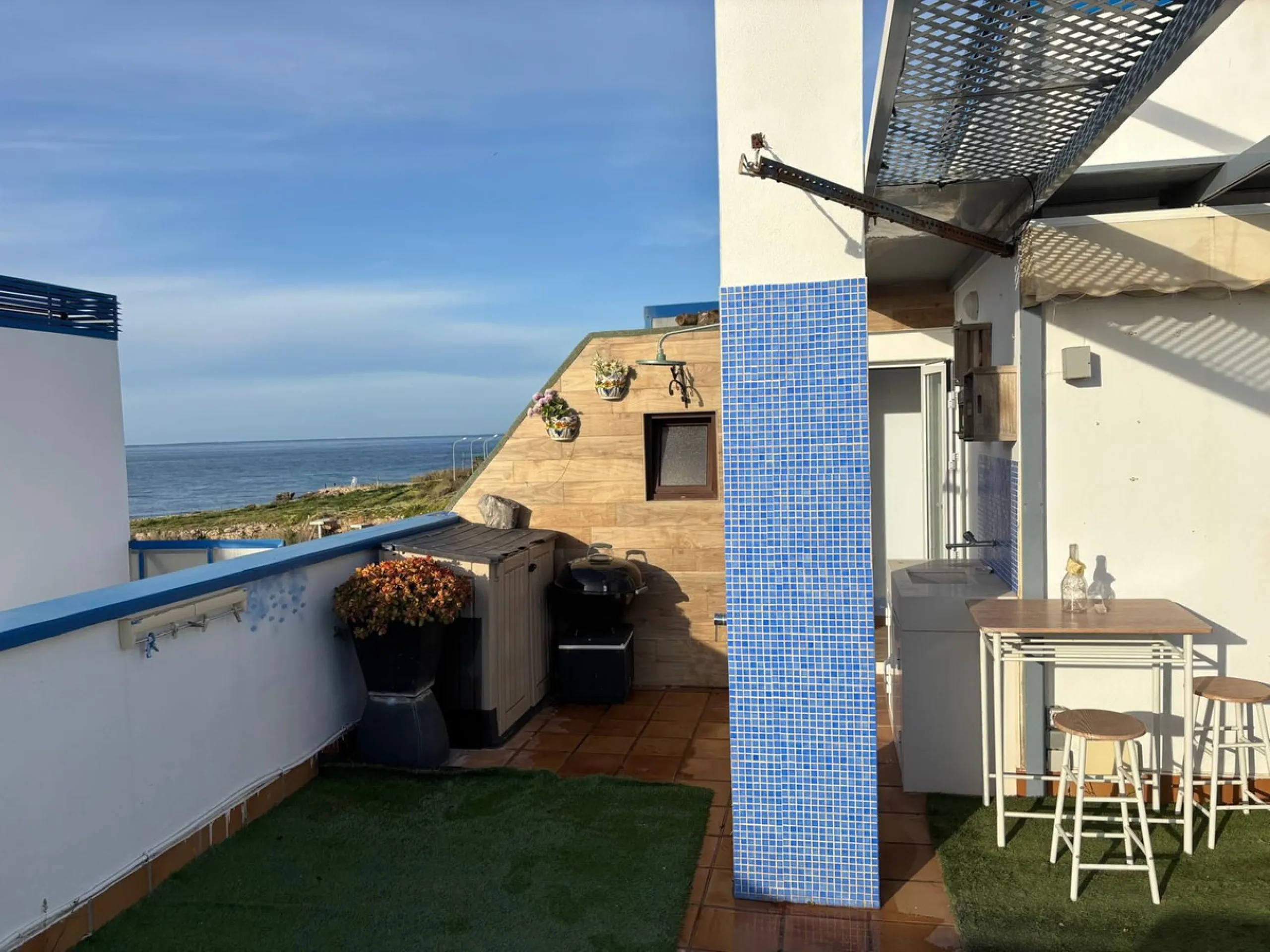 Frontline top floor duplex apartment located on the beach of El Peñoncillo in Torrox-Costa with direct access to the sea.