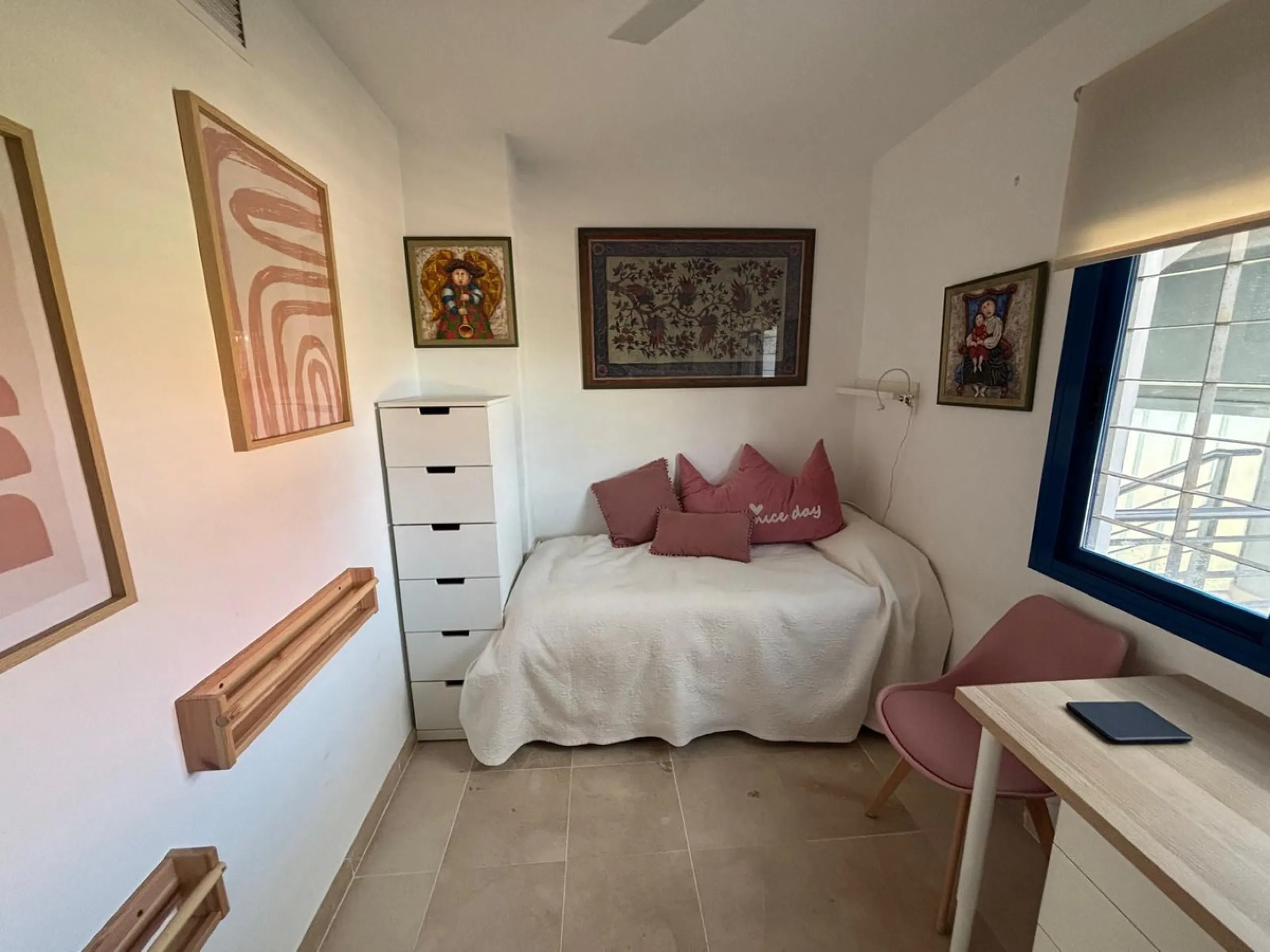 Frontline top floor duplex apartment located on the beach of El Peñoncillo in Torrox-Costa with direct access to the sea.