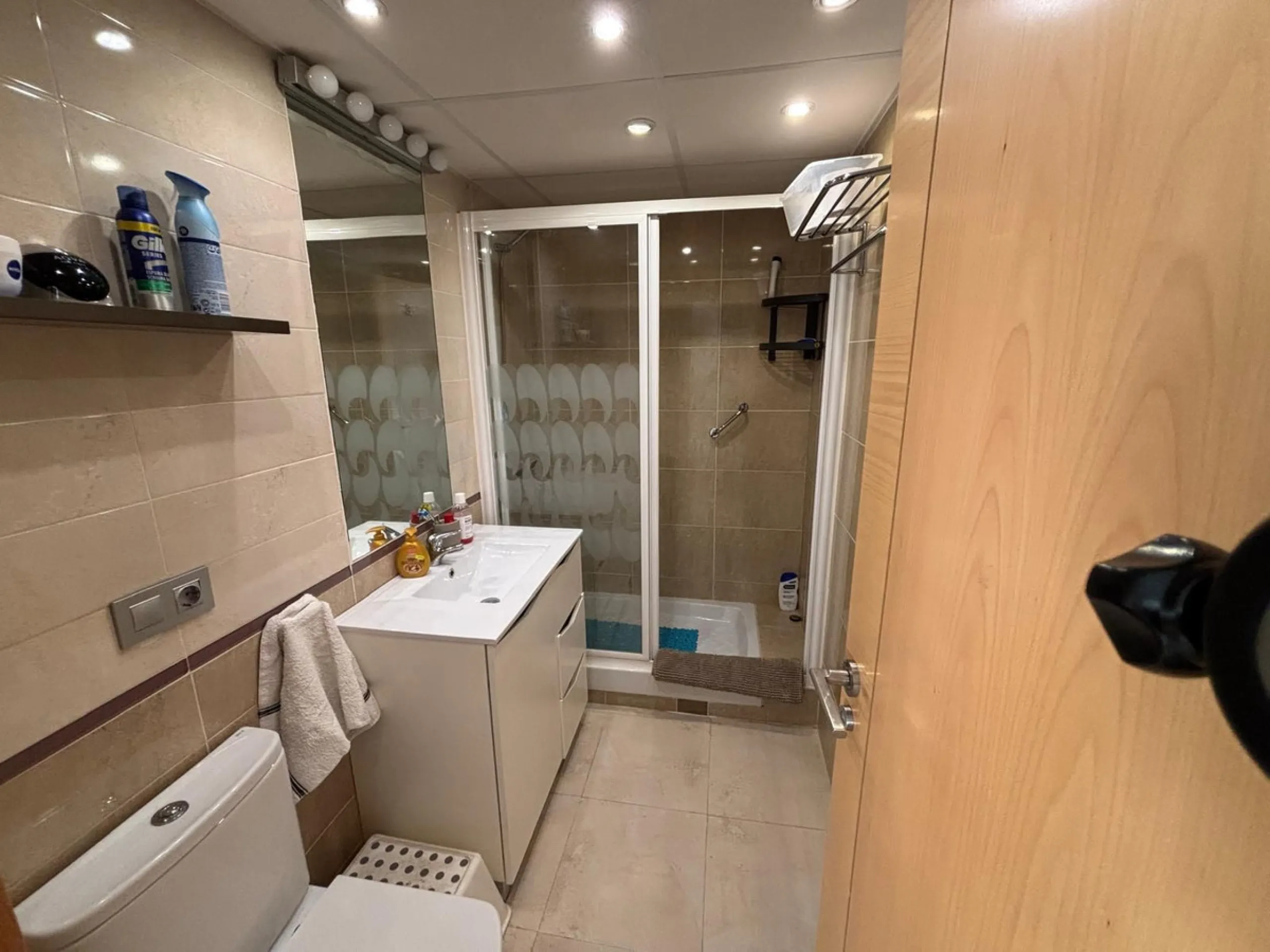 Frontline top floor duplex apartment located on the beach of El Peñoncillo in Torrox-Costa with direct access to the sea.