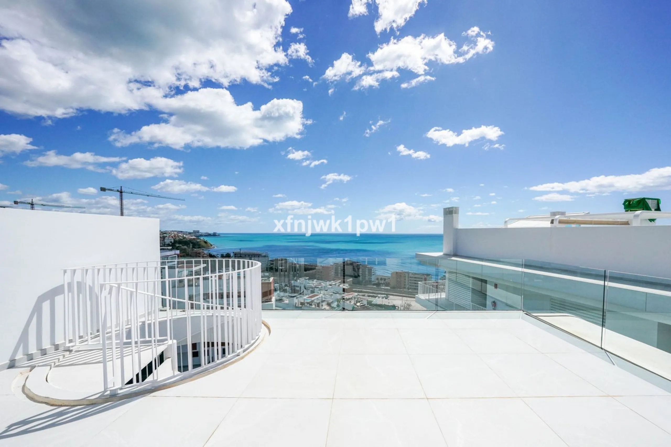 This magnificent penthouse has a total of 239 m2 built area, distributed across 85 m2 of living space, a 34 m2 terrace, and a 120 m2 solarium. It also includes two large parking spaces and a storage room, included in the price.