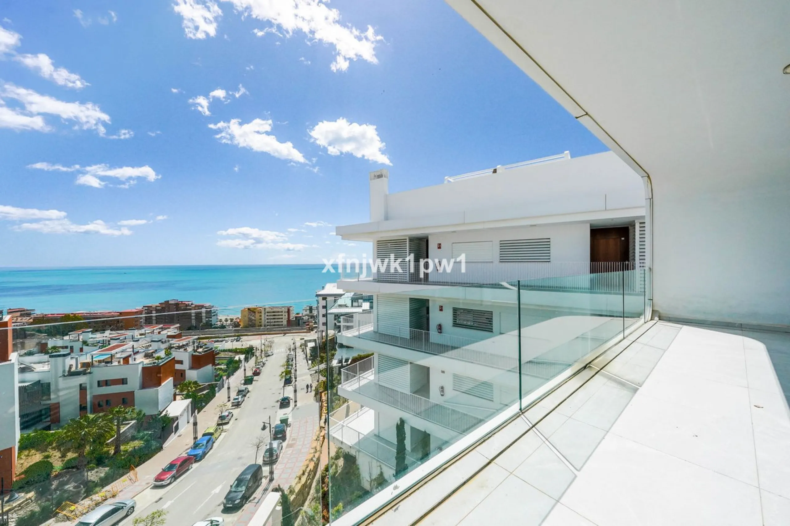 This magnificent penthouse has a total of 239 m2 built area, distributed across 85 m2 of living space, a 34 m2 terrace, and a 120 m2 solarium. It also includes two large parking spaces and a storage room, included in the price.