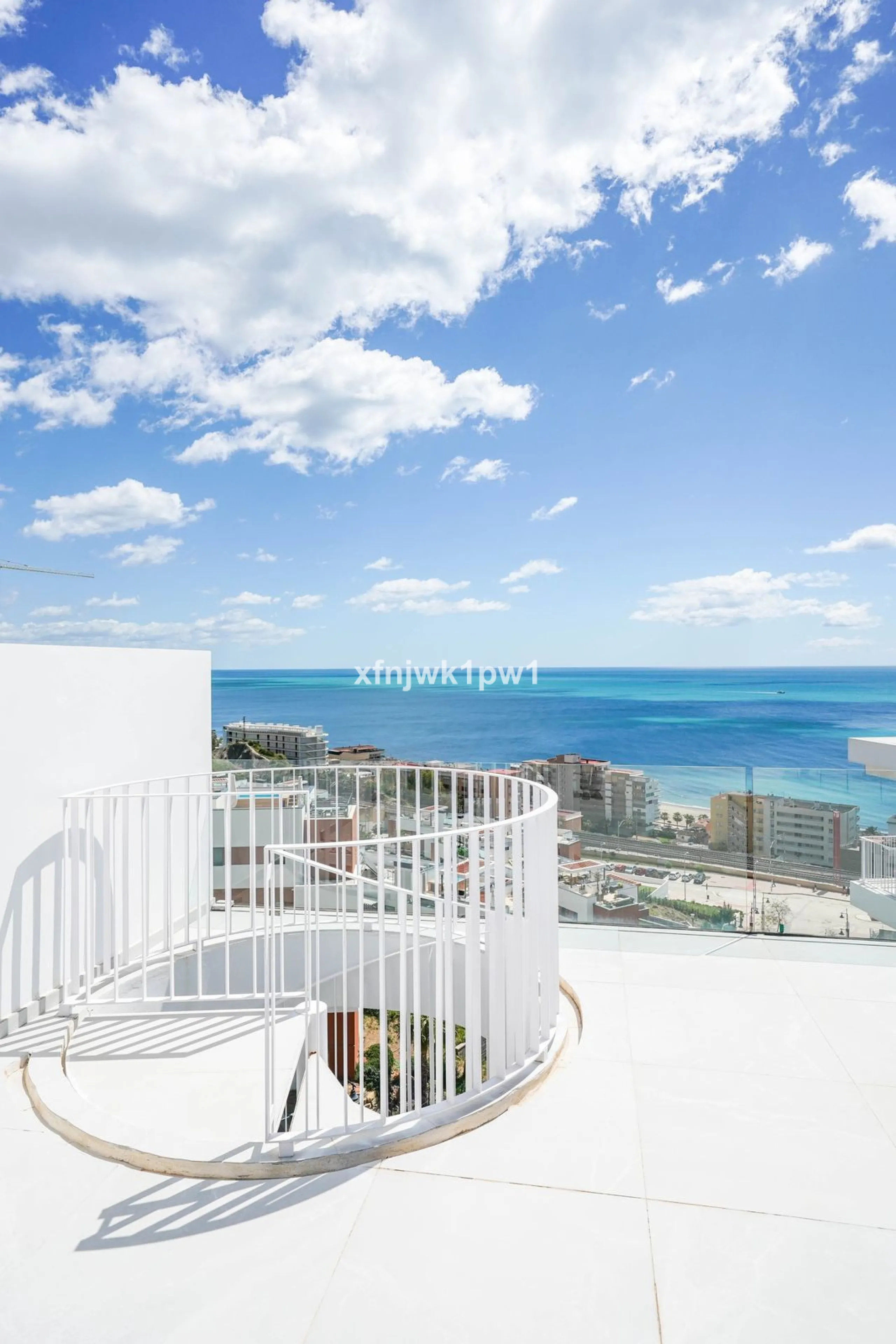This magnificent penthouse has a total of 239 m2 built area, distributed across 85 m2 of living space, a 34 m2 terrace, and a 120 m2 solarium. It also includes two large parking spaces and a storage room, included in the price.