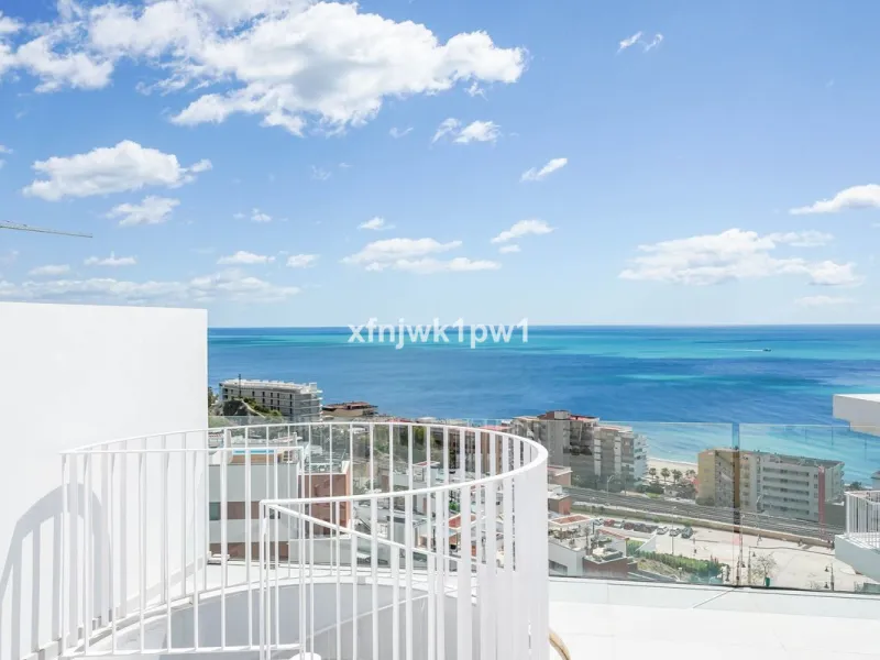 This magnificent penthouse has a total of 239 m2 built area, distributed across 85 m2 of living space, a 34 m2 terrace, and a 120 m2 solarium. It also includes two large parking spaces and a storage room, included in the price.