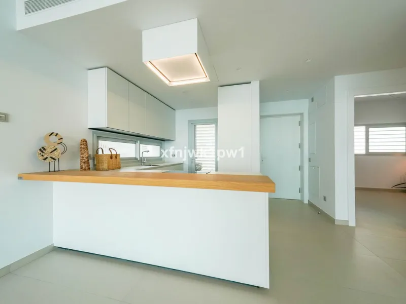 This magnificent penthouse has a total of 239 m2 built area, distributed across 85 m2 of living space, a 34 m2 terrace, and a 120 m2 solarium. It also includes two large parking spaces and a storage room, included in the price.