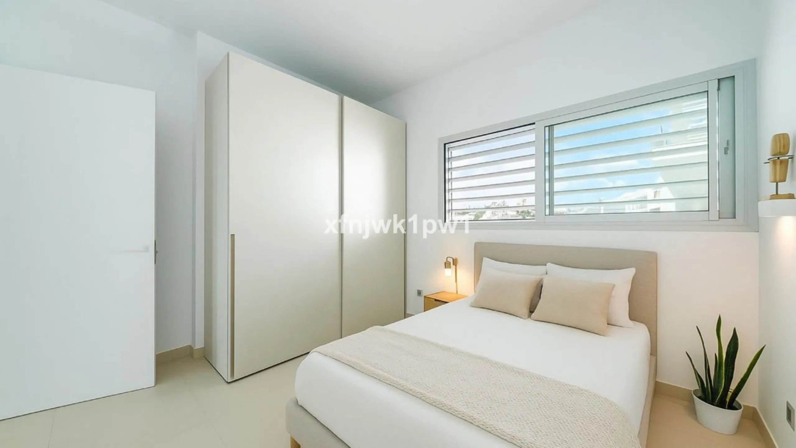 This magnificent penthouse has a total of 239 m2 built area, distributed across 85 m2 of living space, a 34 m2 terrace, and a 120 m2 solarium. It also includes two large parking spaces and a storage room, included in the price.