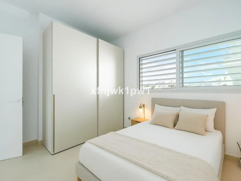 This magnificent penthouse has a total of 239 m2 built area, distributed across 85 m2 of living space, a 34 m2 terrace, and a 120 m2 solarium. It also includes two large parking spaces and a storage room, included in the price.