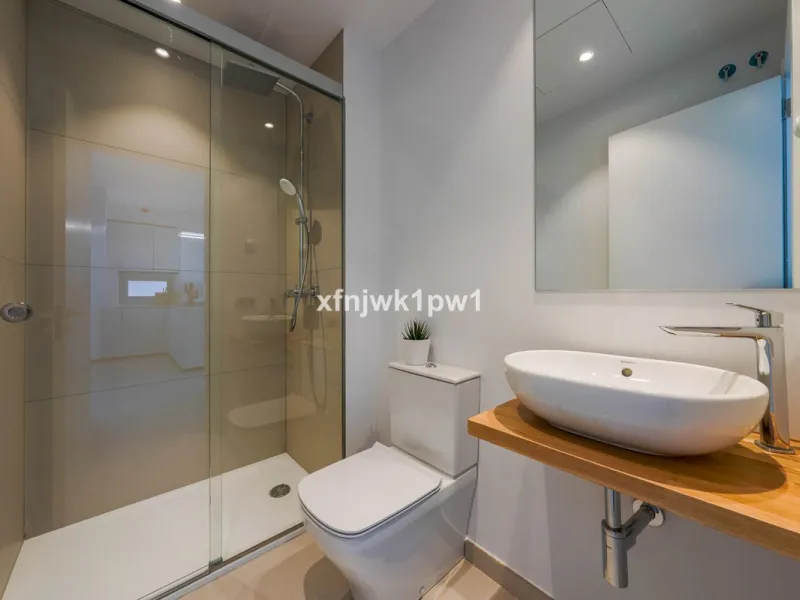 This magnificent penthouse has a total of 239 m2 built area, distributed across 85 m2 of living space, a 34 m2 terrace, and a 120 m2 solarium. It also includes two large parking spaces and a storage room, included in the price.
