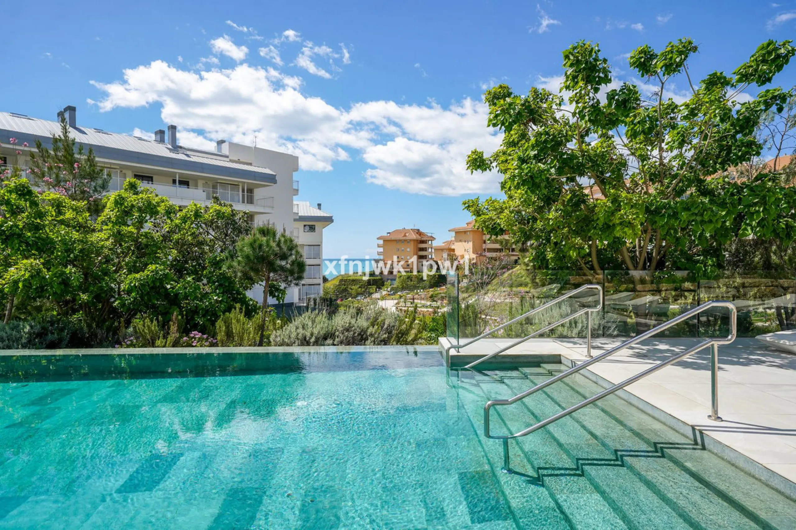 This magnificent penthouse has a total of 239 m2 built area, distributed across 85 m2 of living space, a 34 m2 terrace, and a 120 m2 solarium. It also includes two large parking spaces and a storage room, included in the price.