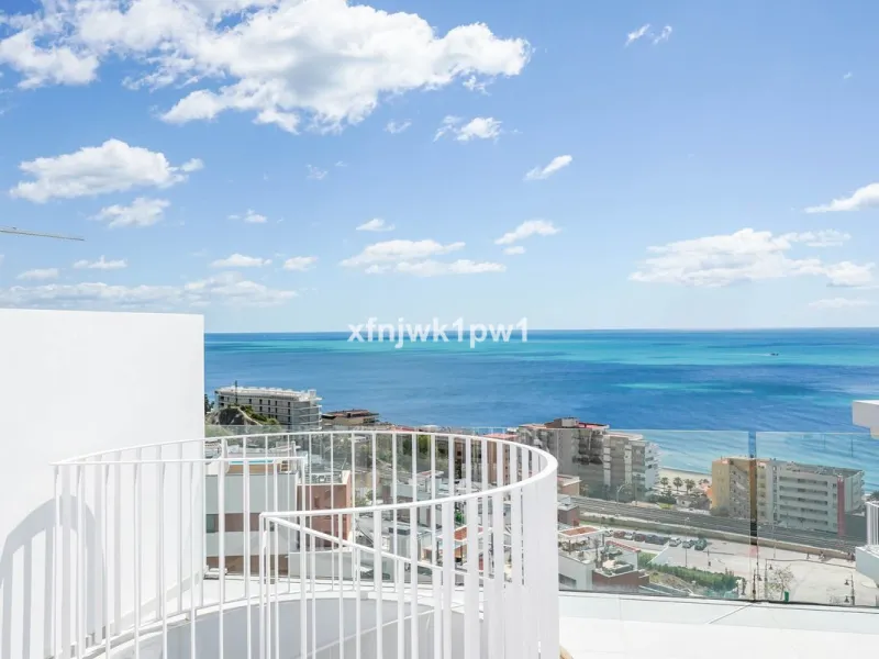This magnificent penthouse has a total of 239 m2 built area, distributed across 85 m2 of living space, a 34 m2 terrace, and a 120 m2 solarium. It also includes two large parking spaces and a storage room, included in the price.