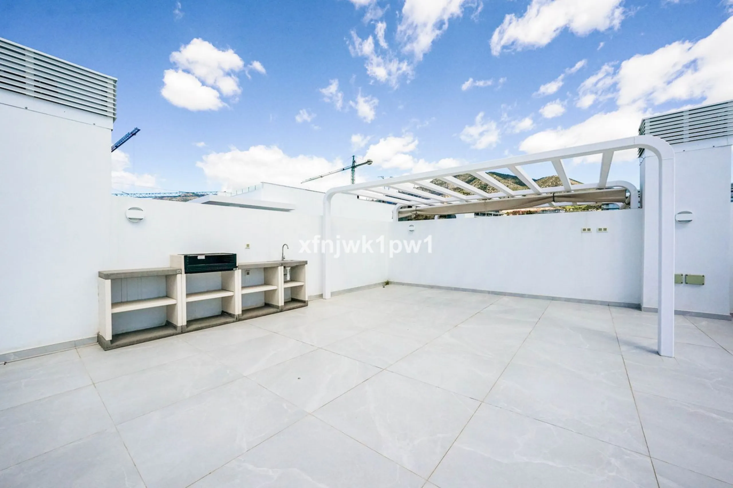 This magnificent penthouse has a total of 239 m2 built area, distributed across 85 m2 of living space, a 34 m2 terrace, and a 120 m2 solarium. It also includes two large parking spaces and a storage room, included in the price.