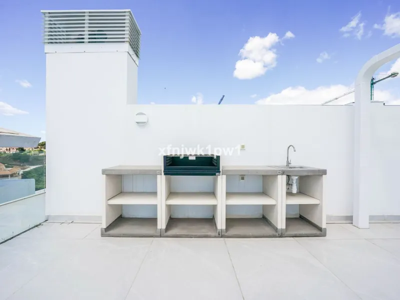 This magnificent penthouse has a total of 239 m2 built area, distributed across 85 m2 of living space, a 34 m2 terrace, and a 120 m2 solarium. It also includes two large parking spaces and a storage room, included in the price.