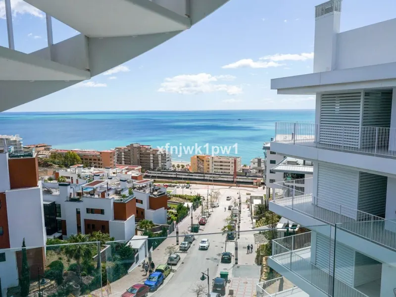 This magnificent penthouse has a total of 239 m2 built area, distributed across 85 m2 of living space, a 34 m2 terrace, and a 120 m2 solarium. It also includes two large parking spaces and a storage room, included in the price.