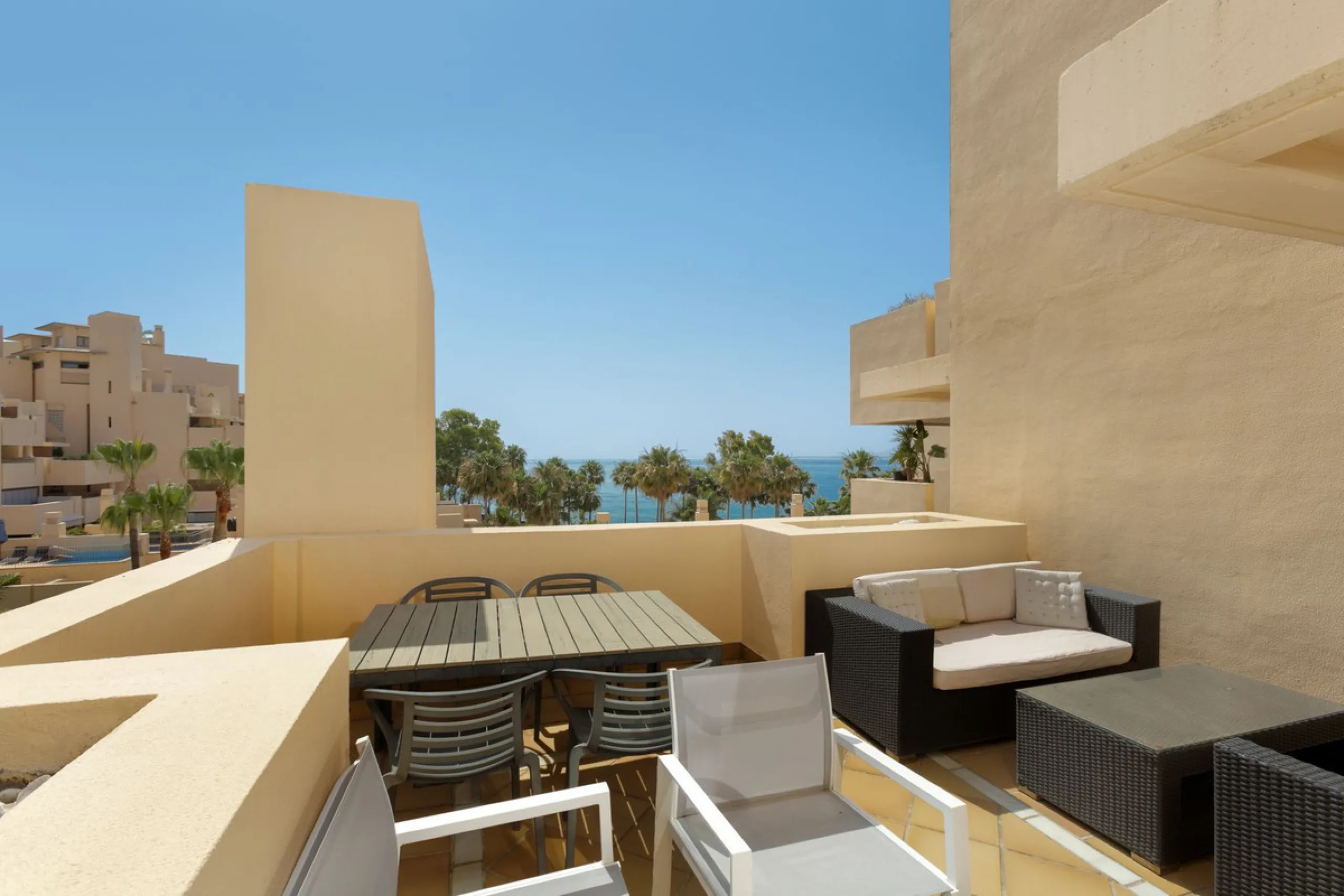 Stunning 3 bed duplex with private rooftop pool located in the exclusive beachfront urbanisation Bahia de la Plata.