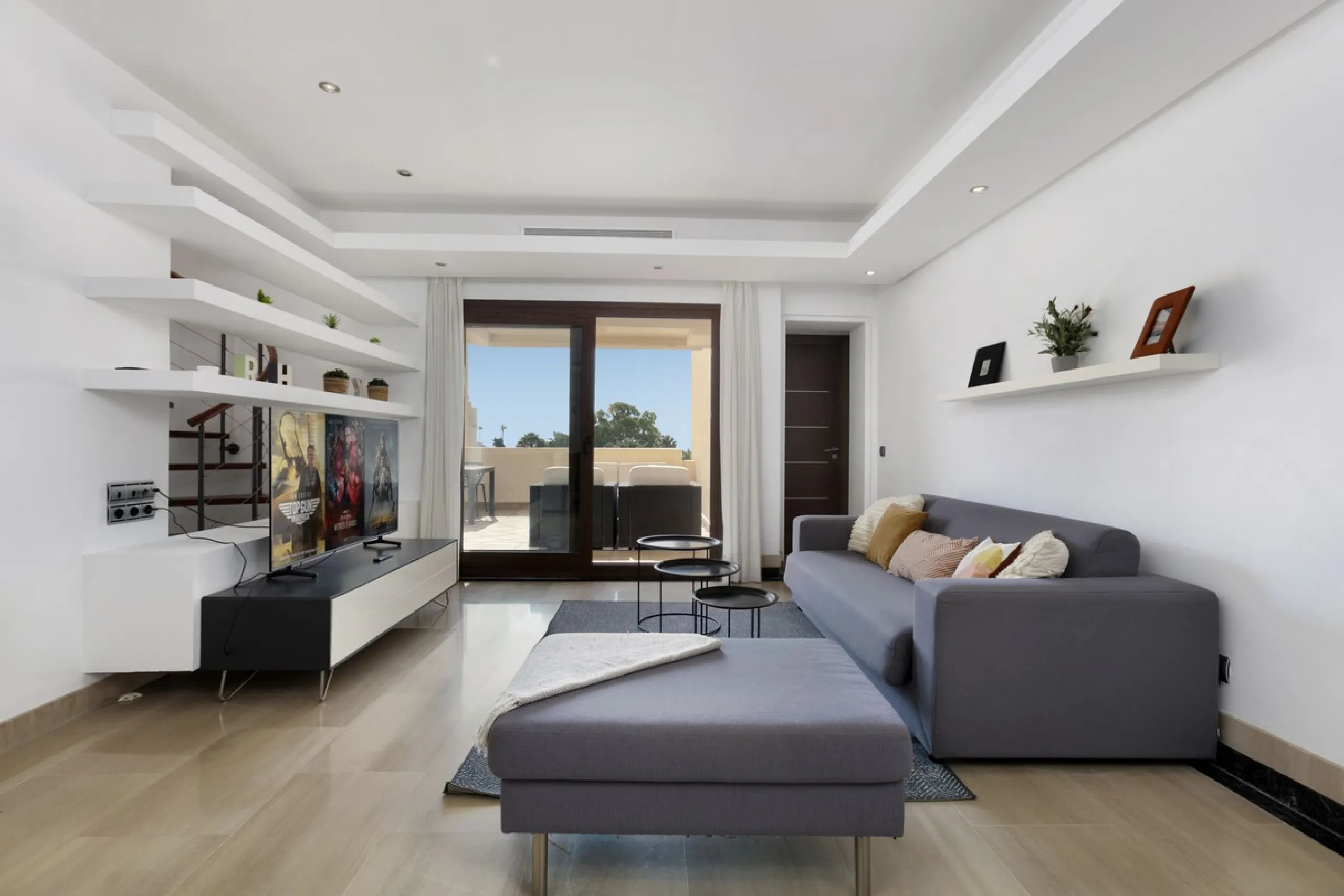 Stunning 3 bed duplex with private rooftop pool located in the exclusive beachfront urbanisation Bahia de la Plata.