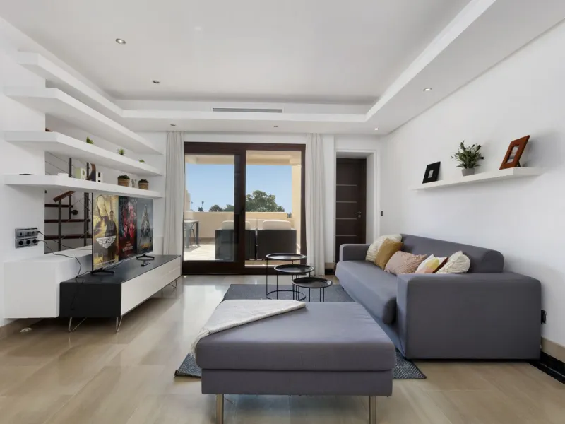 Stunning 3 bed duplex with private rooftop pool located in the exclusive beachfront urbanisation Bahia de la Plata.
