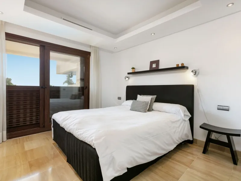 Stunning 3 bed duplex with private rooftop pool located in the exclusive beachfront urbanisation Bahia de la Plata.
