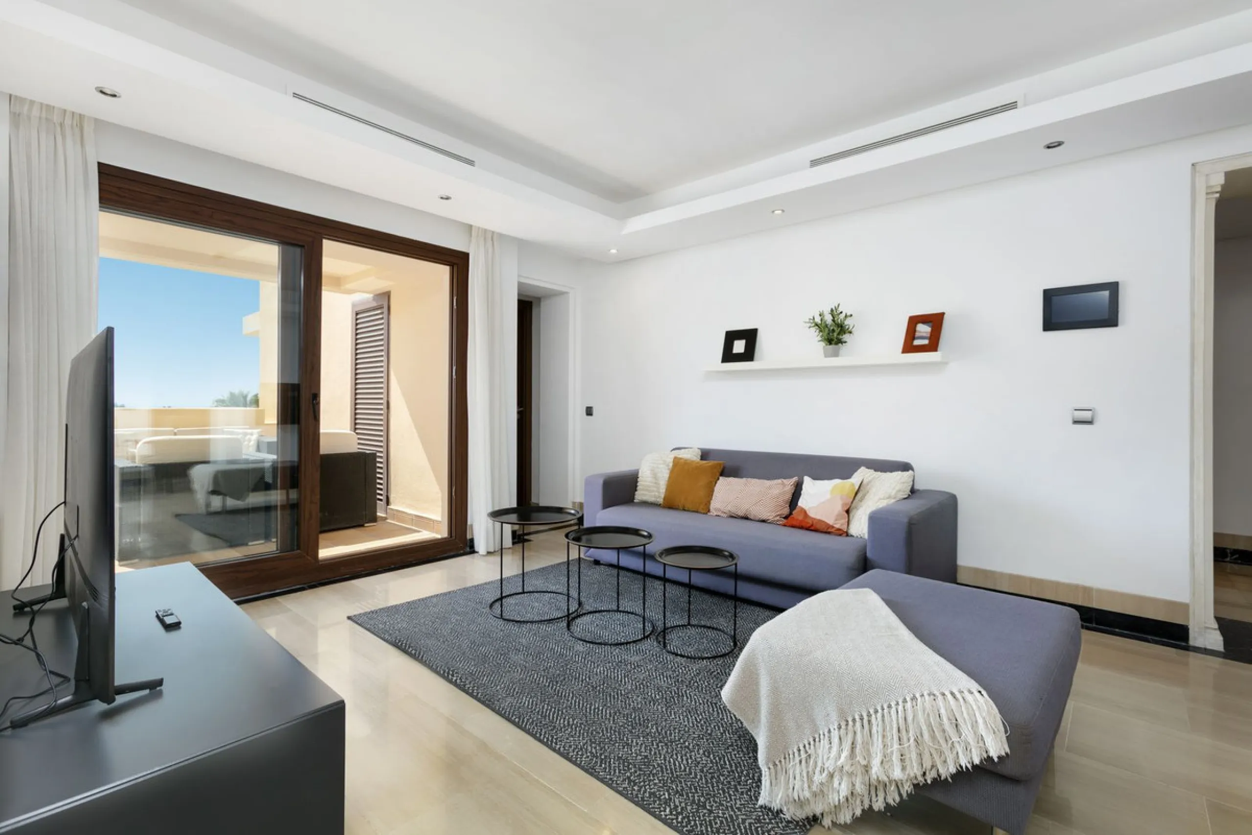 Stunning 3 bed duplex with private rooftop pool located in the exclusive beachfront urbanisation Bahia de la Plata.