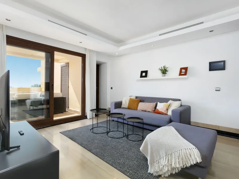 Stunning 3 bed duplex with private rooftop pool located in the exclusive beachfront urbanisation Bahia de la Plata.