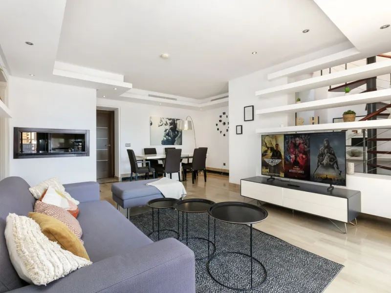 Stunning 3 bed duplex with private rooftop pool located in the exclusive beachfront urbanisation Bahia de la Plata.
