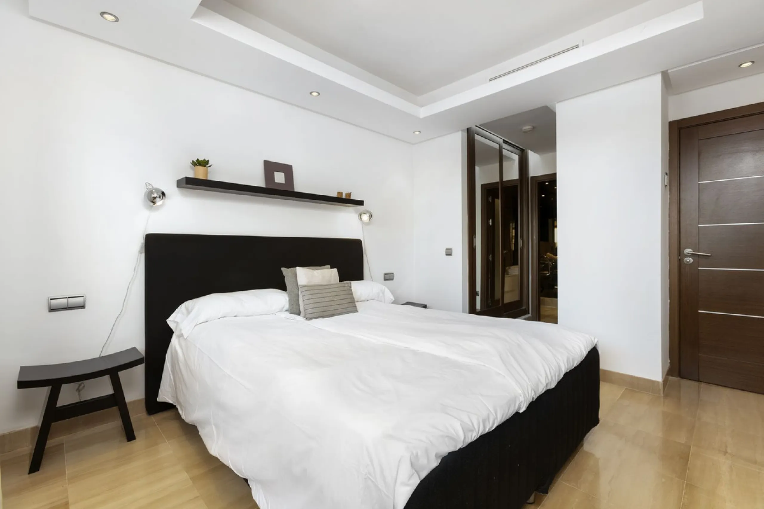Stunning 3 bed duplex with private rooftop pool located in the exclusive beachfront urbanisation Bahia de la Plata.