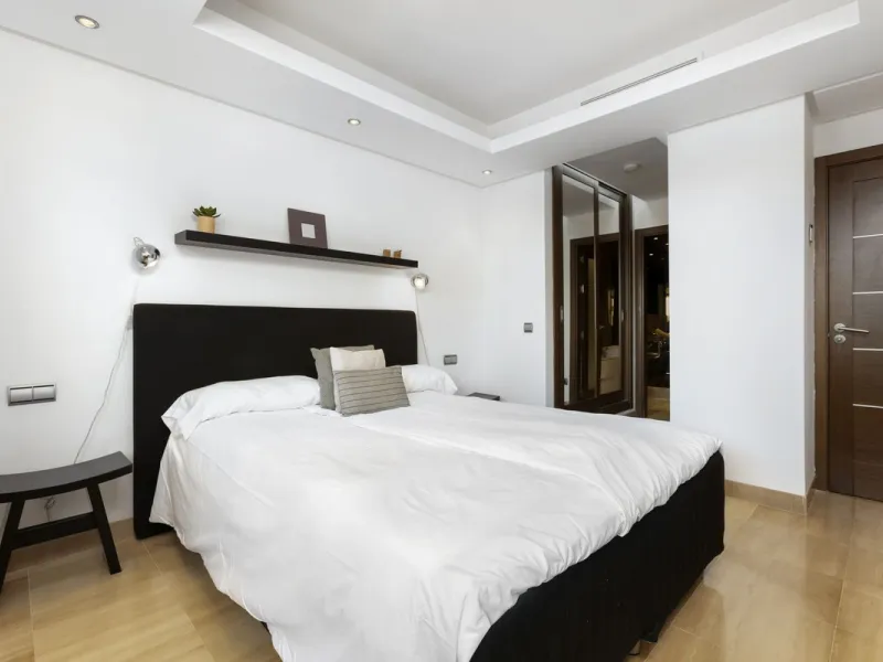 Stunning 3 bed duplex with private rooftop pool located in the exclusive beachfront urbanisation Bahia de la Plata.