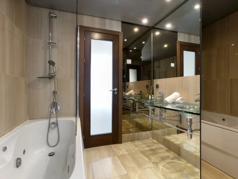 Stunning 3 bed duplex with private rooftop pool located in the exclusive beachfront urbanisation Bahia de la Plata.