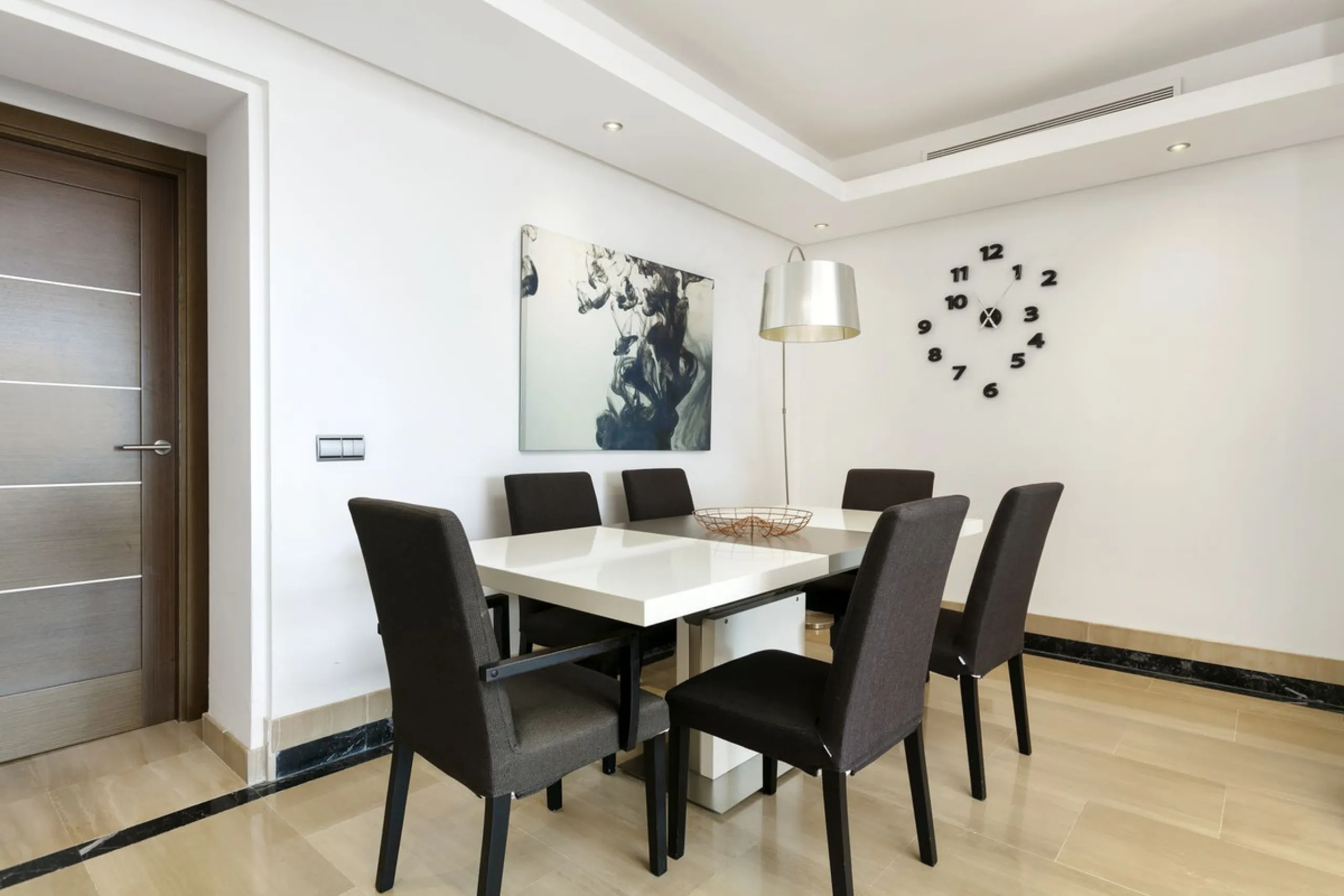 Stunning 3 bed duplex with private rooftop pool located in the exclusive beachfront urbanisation Bahia de la Plata.