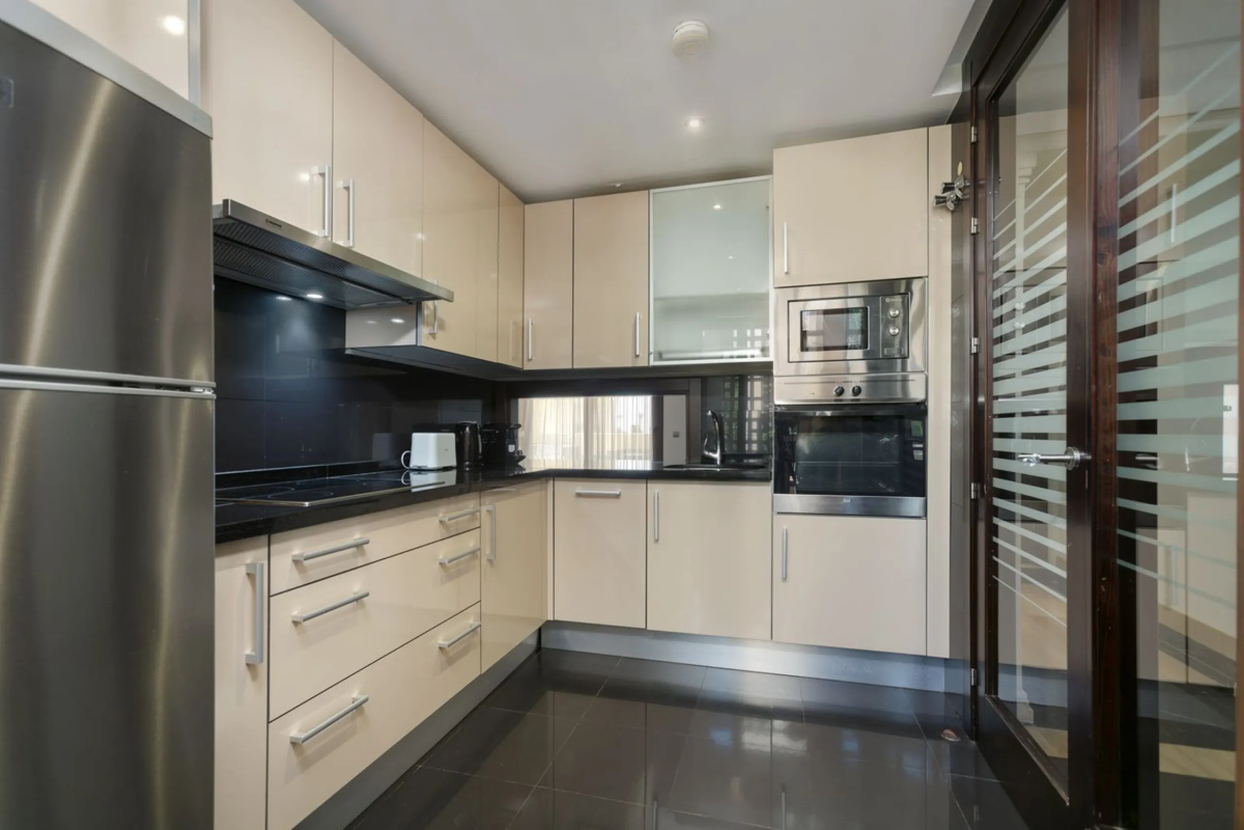 Stunning 3 bed duplex with private rooftop pool located in the exclusive beachfront urbanisation Bahia de la Plata.