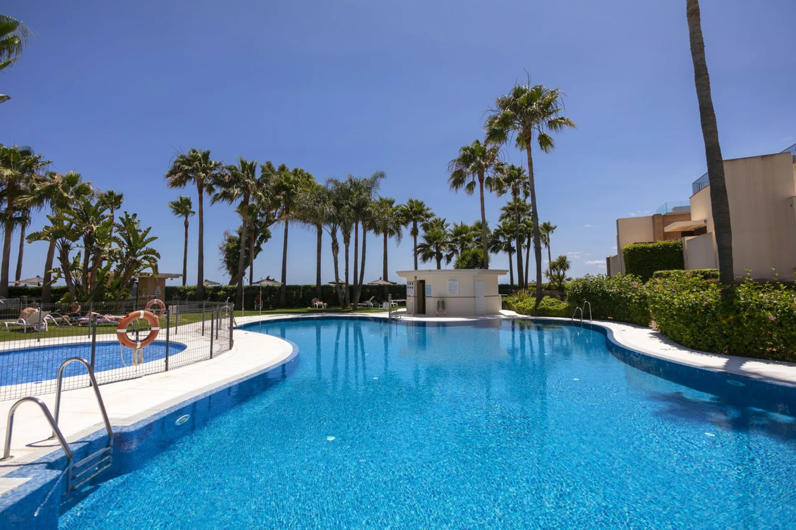 Stunning 3 bed duplex with private rooftop pool located in the exclusive beachfront urbanisation Bahia de la Plata.