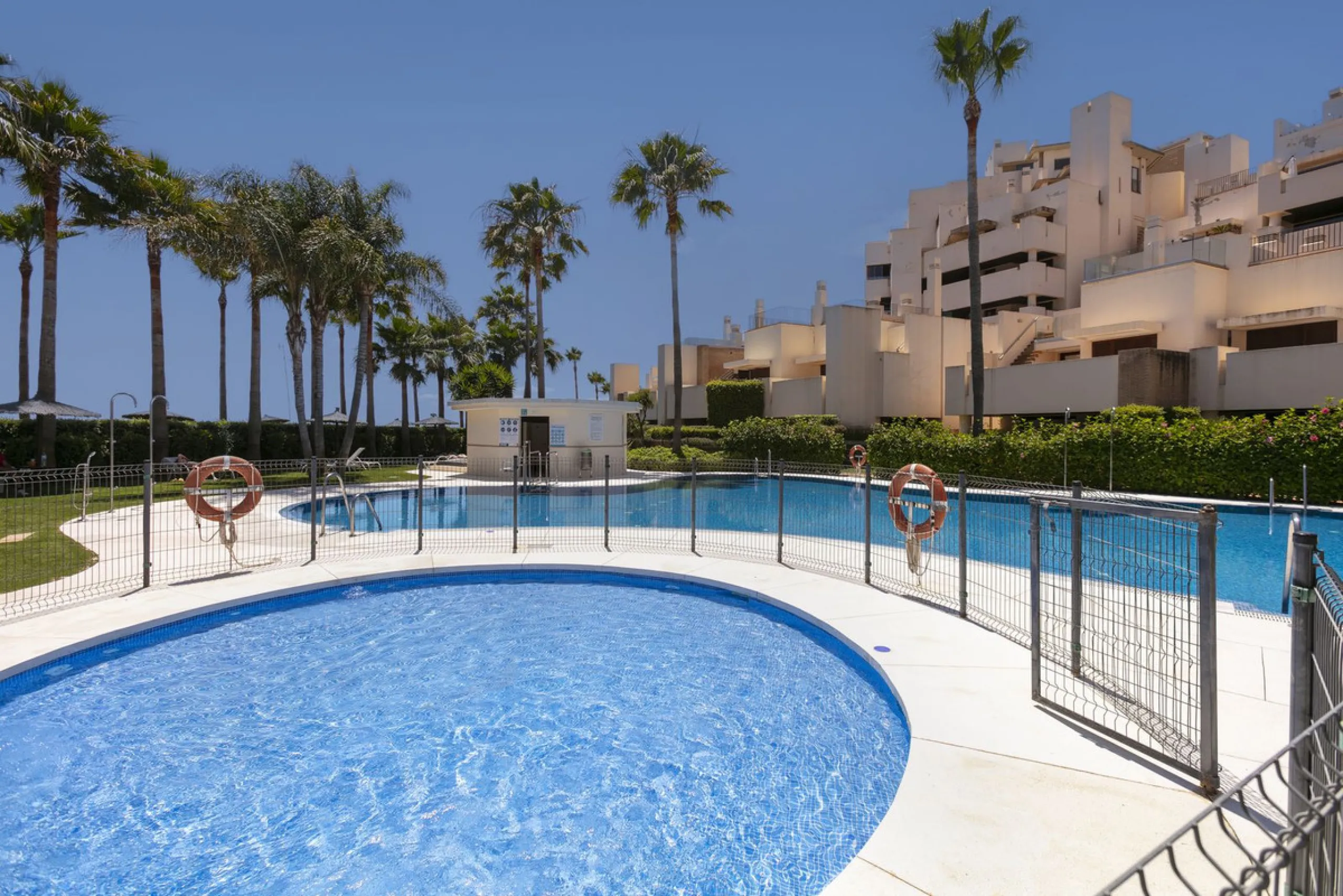 Stunning 3 bed duplex with private rooftop pool located in the exclusive beachfront urbanisation Bahia de la Plata.