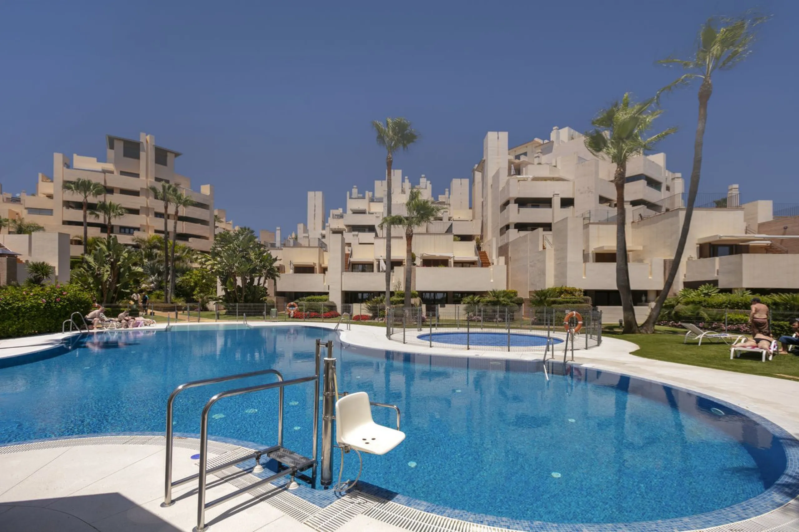 Stunning 3 bed duplex with private rooftop pool located in the exclusive beachfront urbanisation Bahia de la Plata.