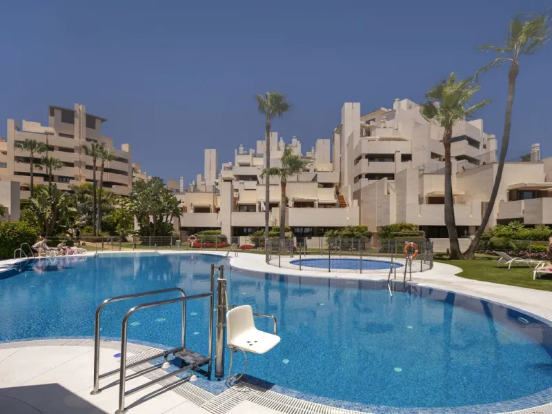 Stunning 3 bed duplex with private rooftop pool located in the exclusive beachfront urbanisation Bahia de la Plata.