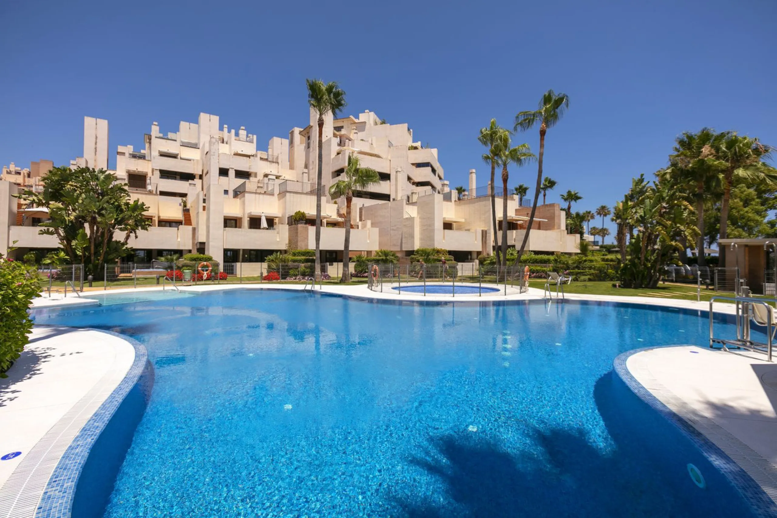Stunning 3 bed duplex with private rooftop pool located in the exclusive beachfront urbanisation Bahia de la Plata.