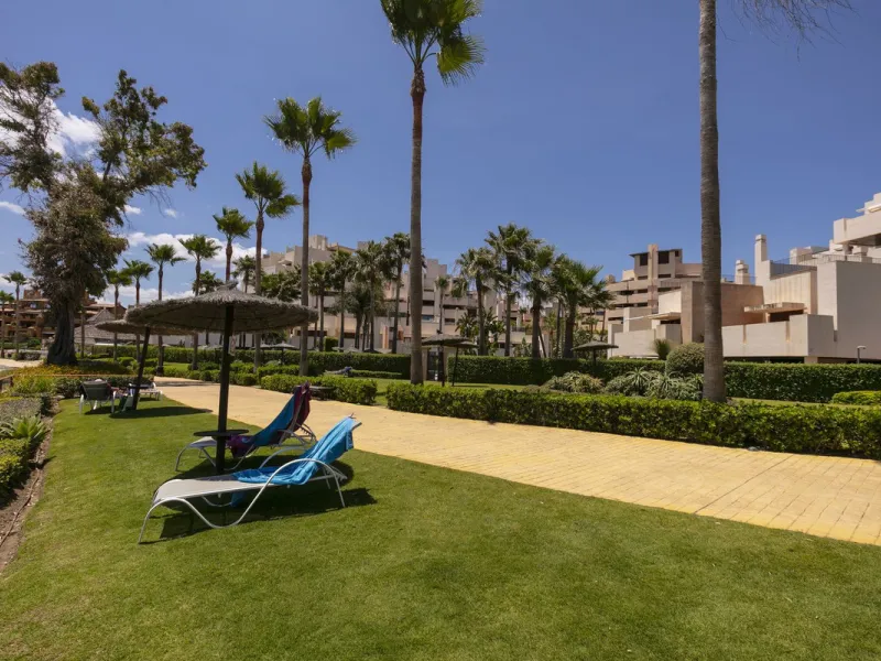 Stunning 3 bed duplex with private rooftop pool located in the exclusive beachfront urbanisation Bahia de la Plata.