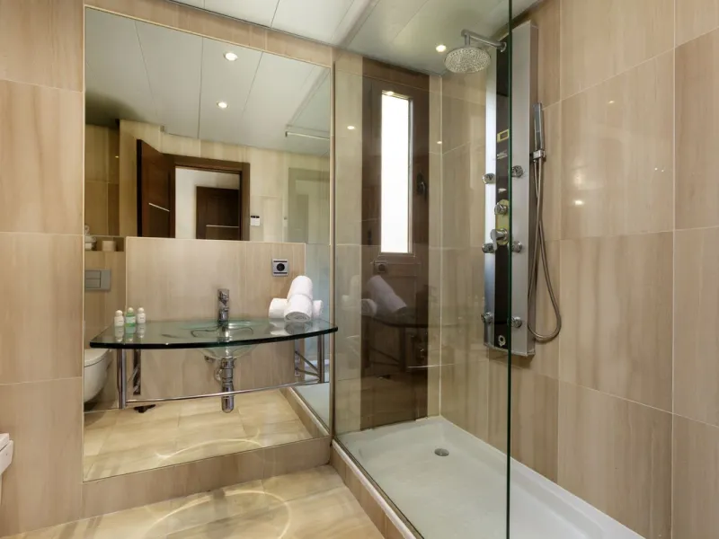 Stunning 3 bed duplex with private rooftop pool located in the exclusive beachfront urbanisation Bahia de la Plata.