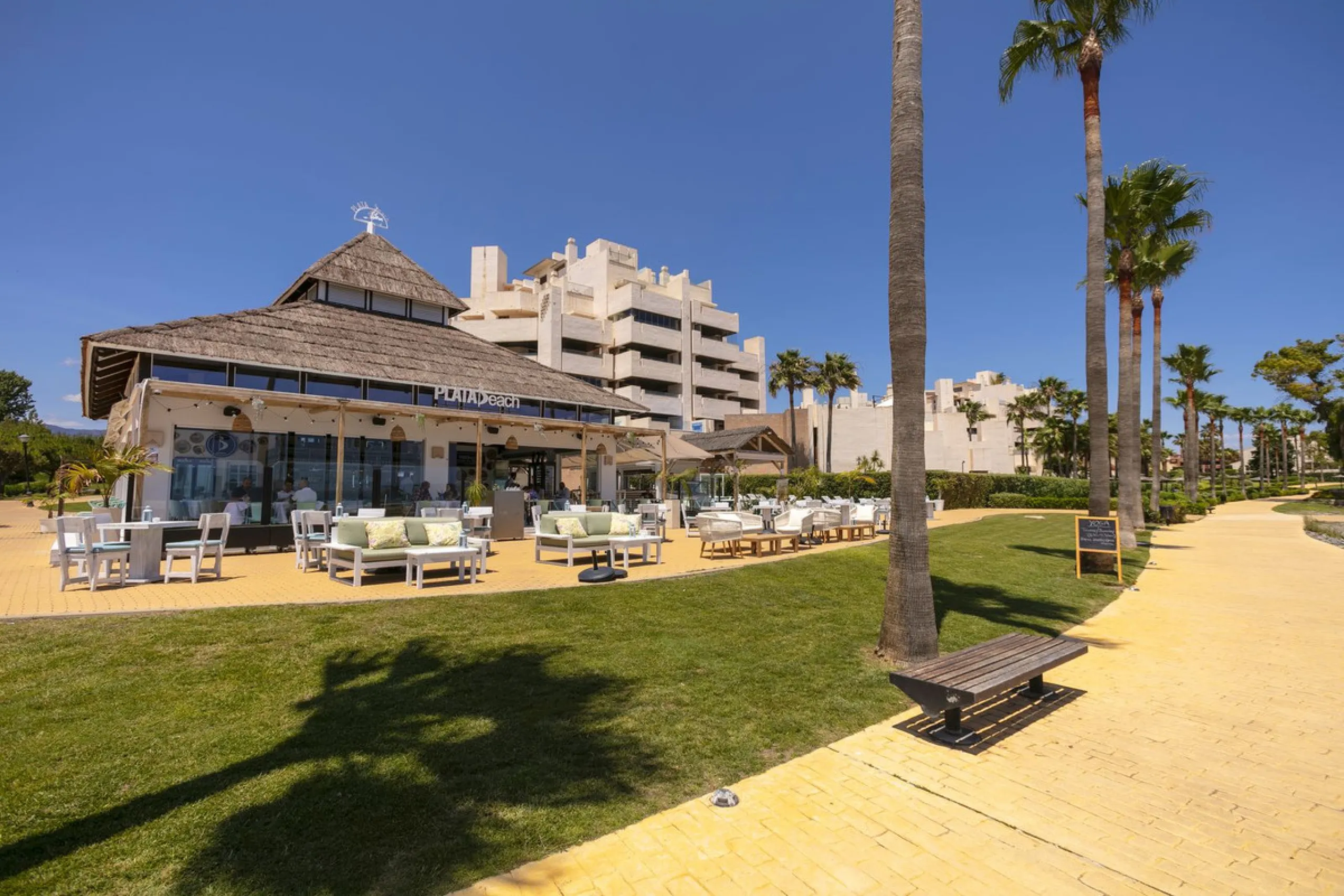Stunning 3 bed duplex with private rooftop pool located in the exclusive beachfront urbanisation Bahia de la Plata.