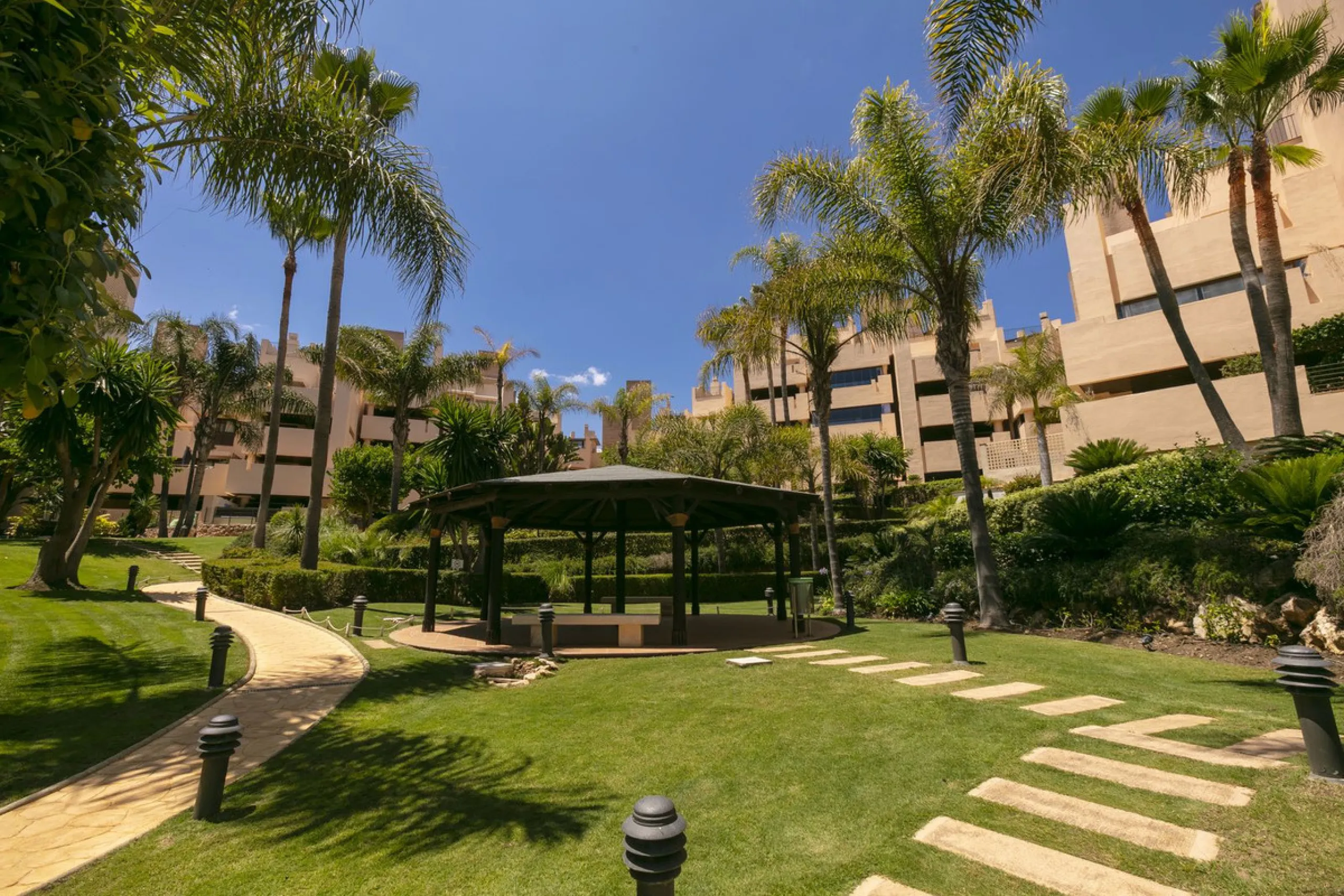 Stunning 3 bed duplex with private rooftop pool located in the exclusive beachfront urbanisation Bahia de la Plata.