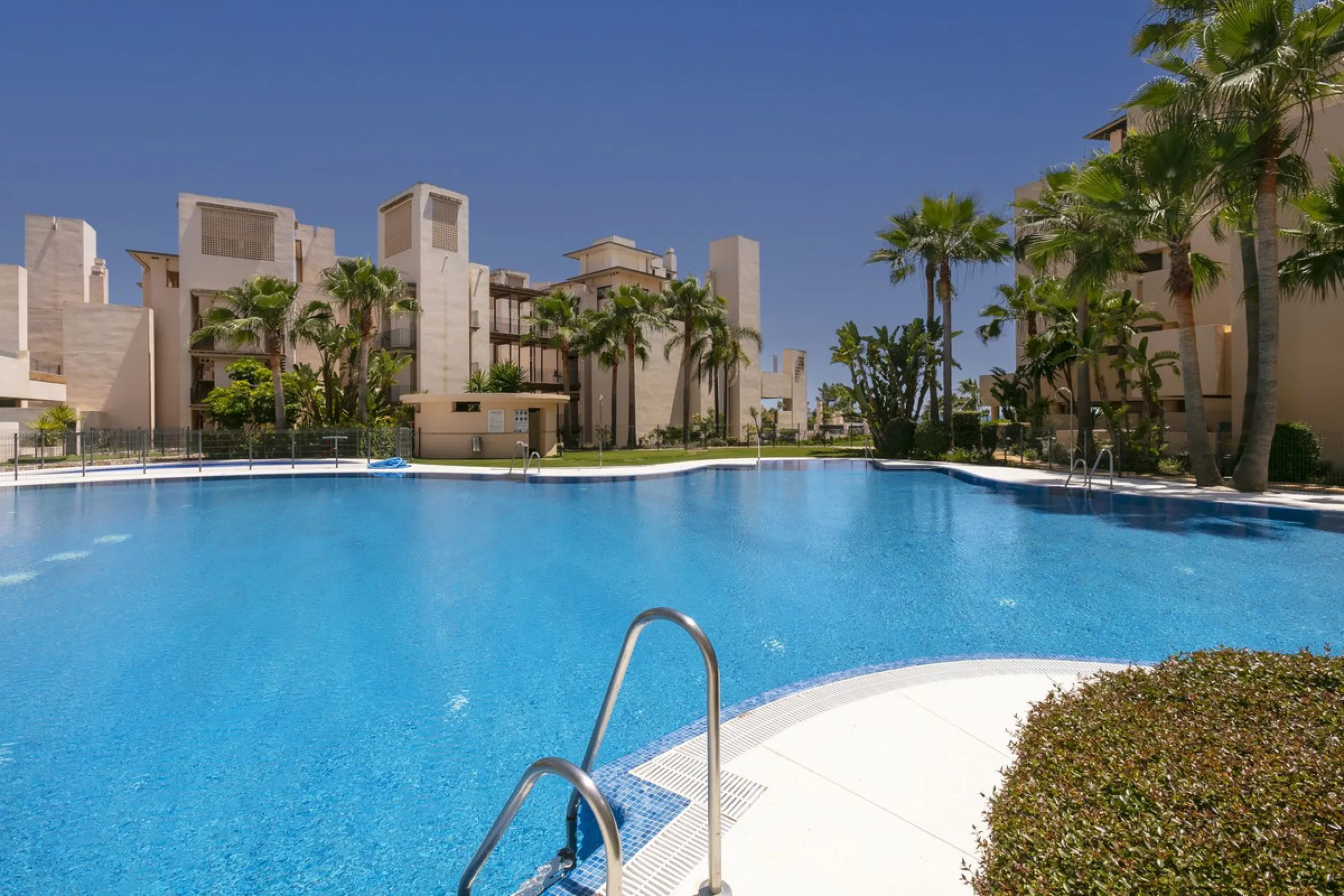 Stunning 3 bed duplex with private rooftop pool located in the exclusive beachfront urbanisation Bahia de la Plata.
