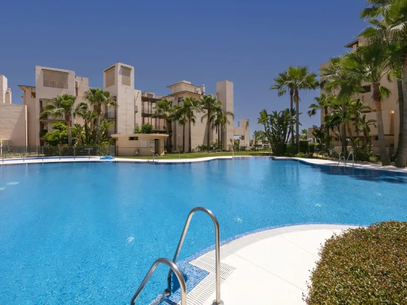 Stunning 3 bed duplex with private rooftop pool located in the exclusive beachfront urbanisation Bahia de la Plata.
