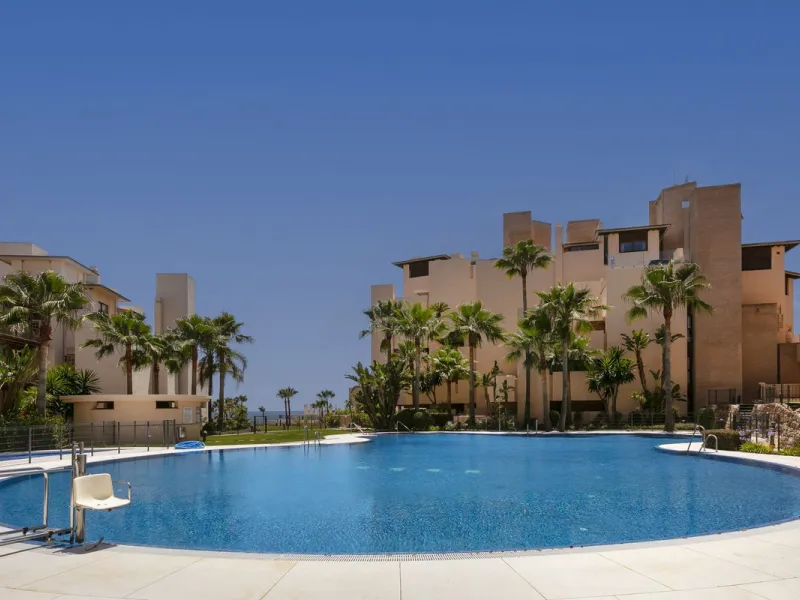 Stunning 3 bed duplex with private rooftop pool located in the exclusive beachfront urbanisation Bahia de la Plata.