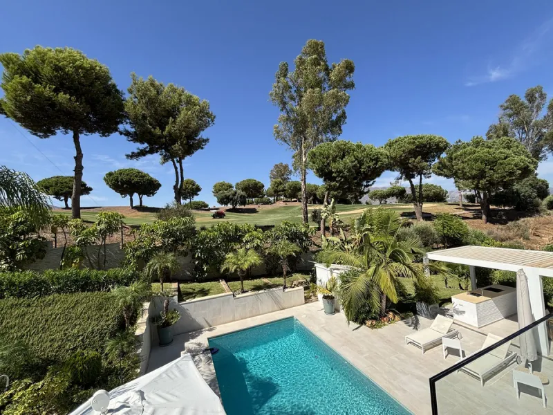 This stylish modern villa is located frontline to the golf course in the sought-after La Cala Golf Resort. With clean lines, large windows, and a sleek design, the property offers bright and open living spaces with stunning golf and mountain views and a r