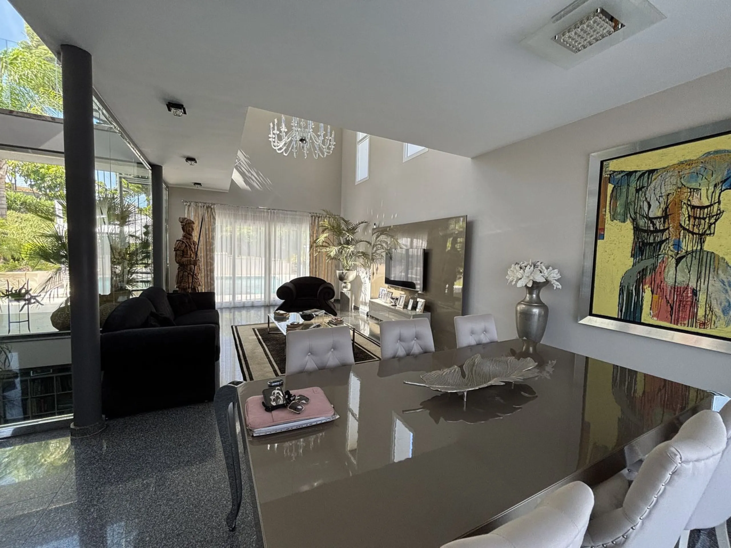This stylish modern villa is located frontline to the golf course in the sought-after La Cala Golf Resort. With clean lines, large windows, and a sleek design, the property offers bright and open living spaces with stunning golf and mountain views and a r