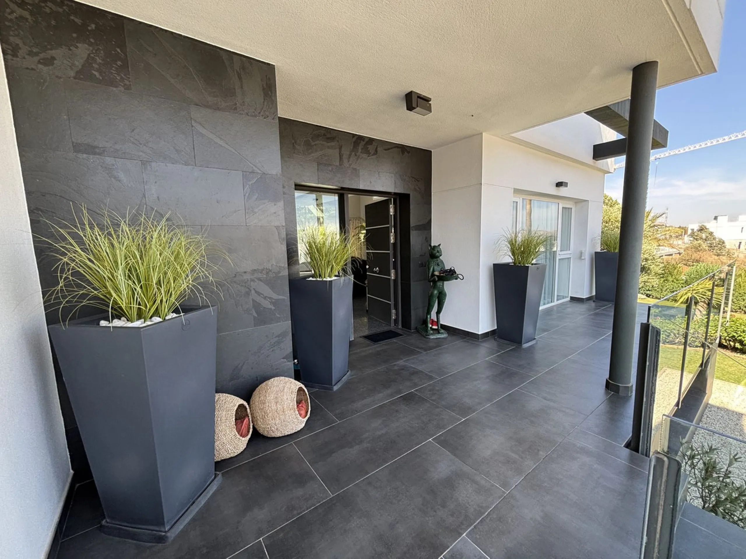 This stylish modern villa is located frontline to the golf course in the sought-after La Cala Golf Resort. With clean lines, large windows, and a sleek design, the property offers bright and open living spaces with stunning golf and mountain views and a r