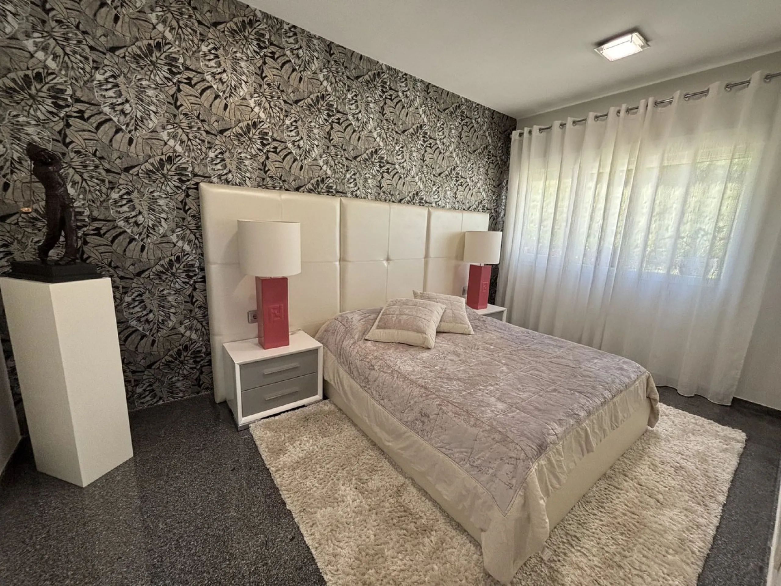 This stylish modern villa is located frontline to the golf course in the sought-after La Cala Golf Resort. With clean lines, large windows, and a sleek design, the property offers bright and open living spaces with stunning golf and mountain views and a r