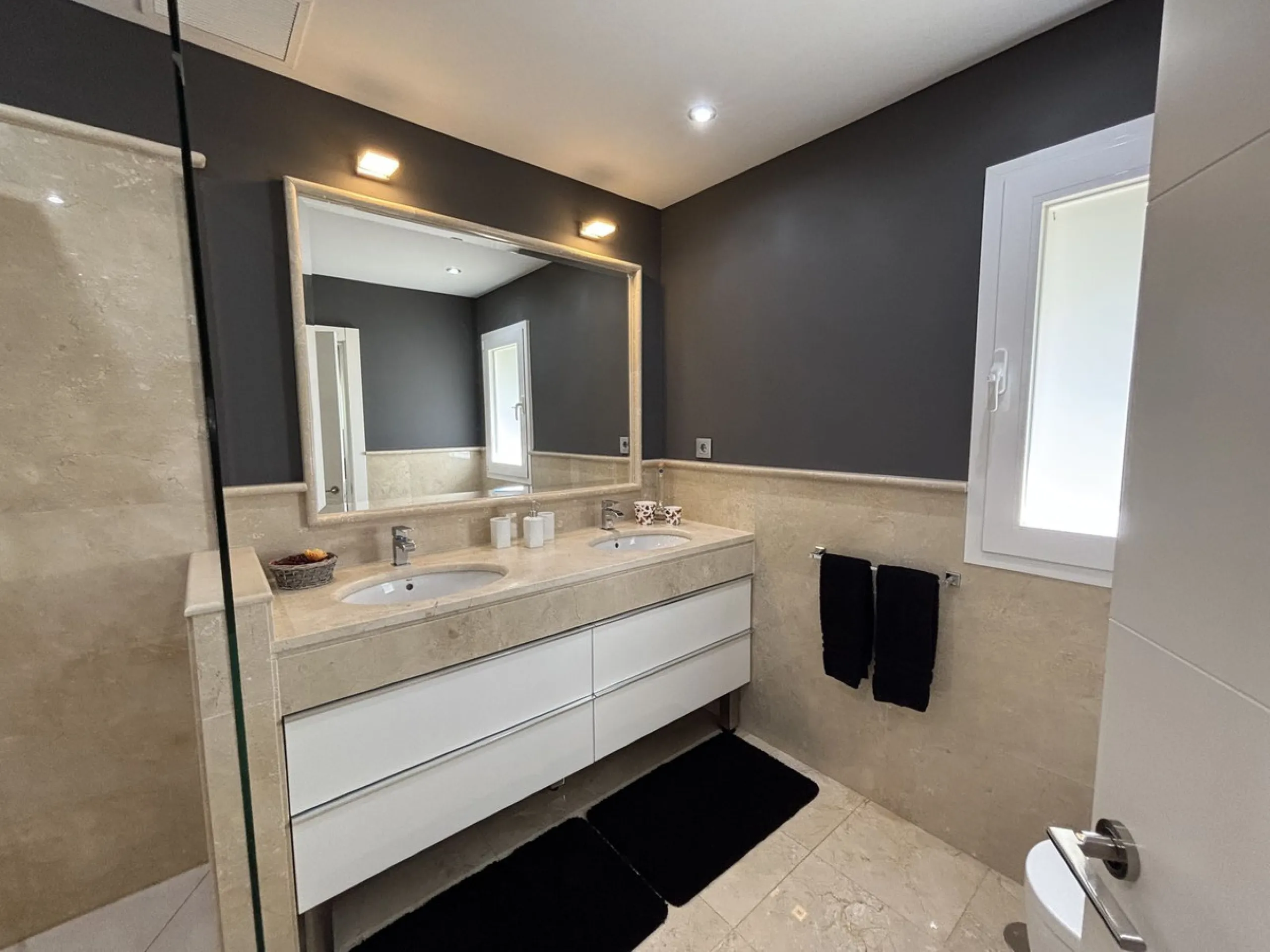 This stylish modern villa is located frontline to the golf course in the sought-after La Cala Golf Resort. With clean lines, large windows, and a sleek design, the property offers bright and open living spaces with stunning golf and mountain views and a r